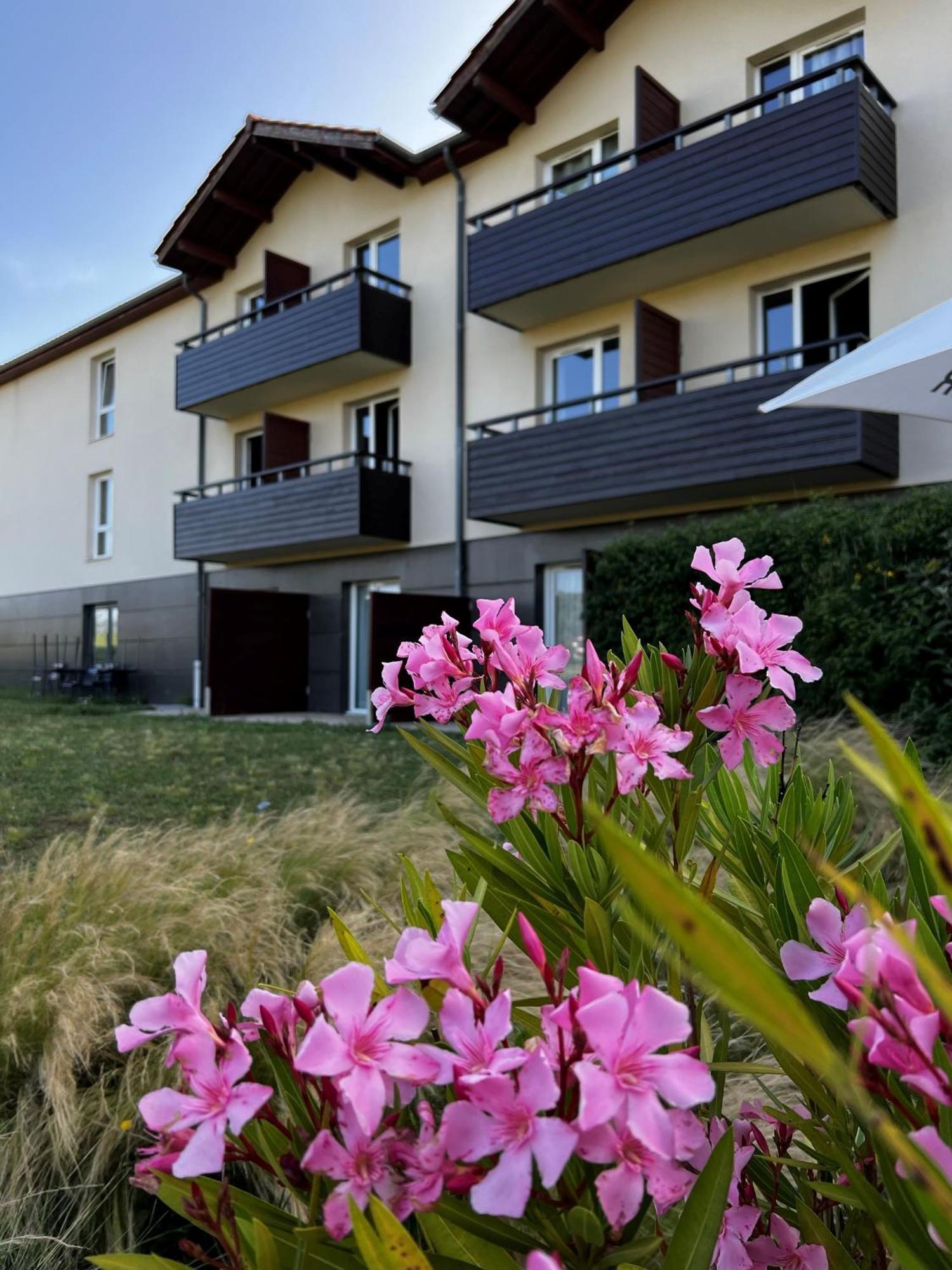 โรงแรมเบสต์ เวสเทิร์น พลัส เฌอร์โกวี Perignat-les-Sarlieve ภายนอก รูปภาพ